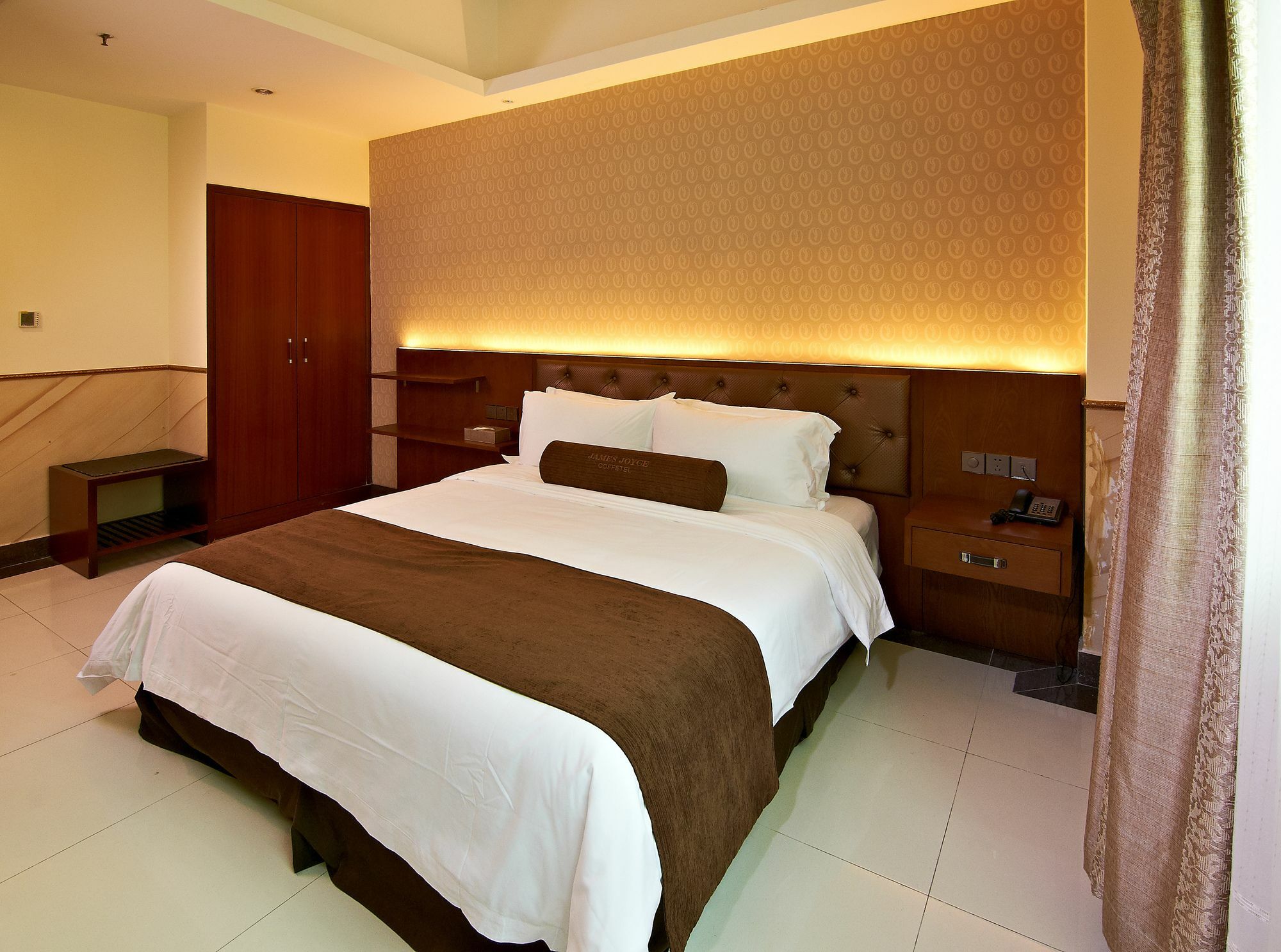 James Joyce Coffetel Hotel Guangzhou Shi Jing City Square Branch Kültér fotó